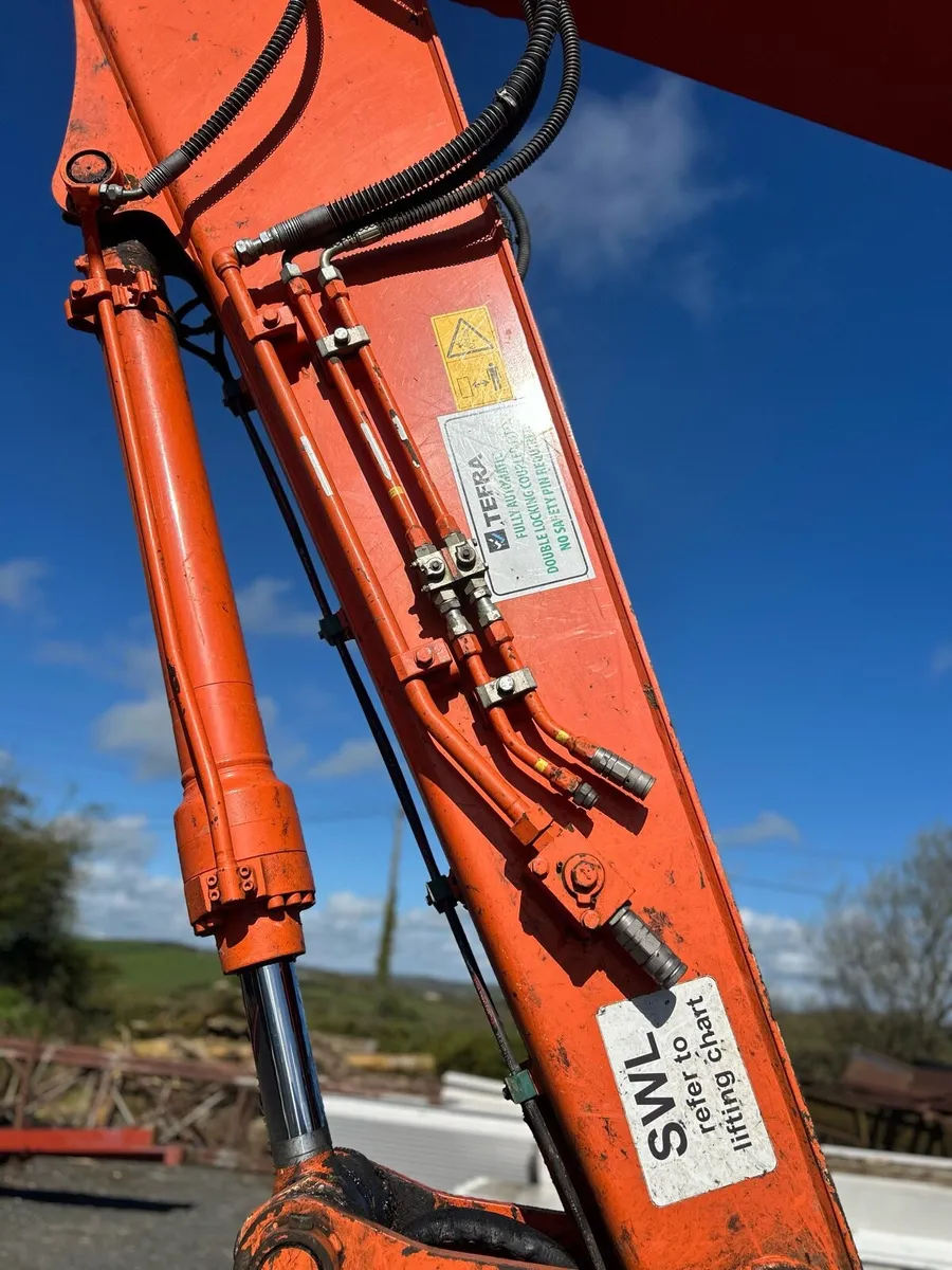 HITACHI ZAXIS 130-6 - Image 2