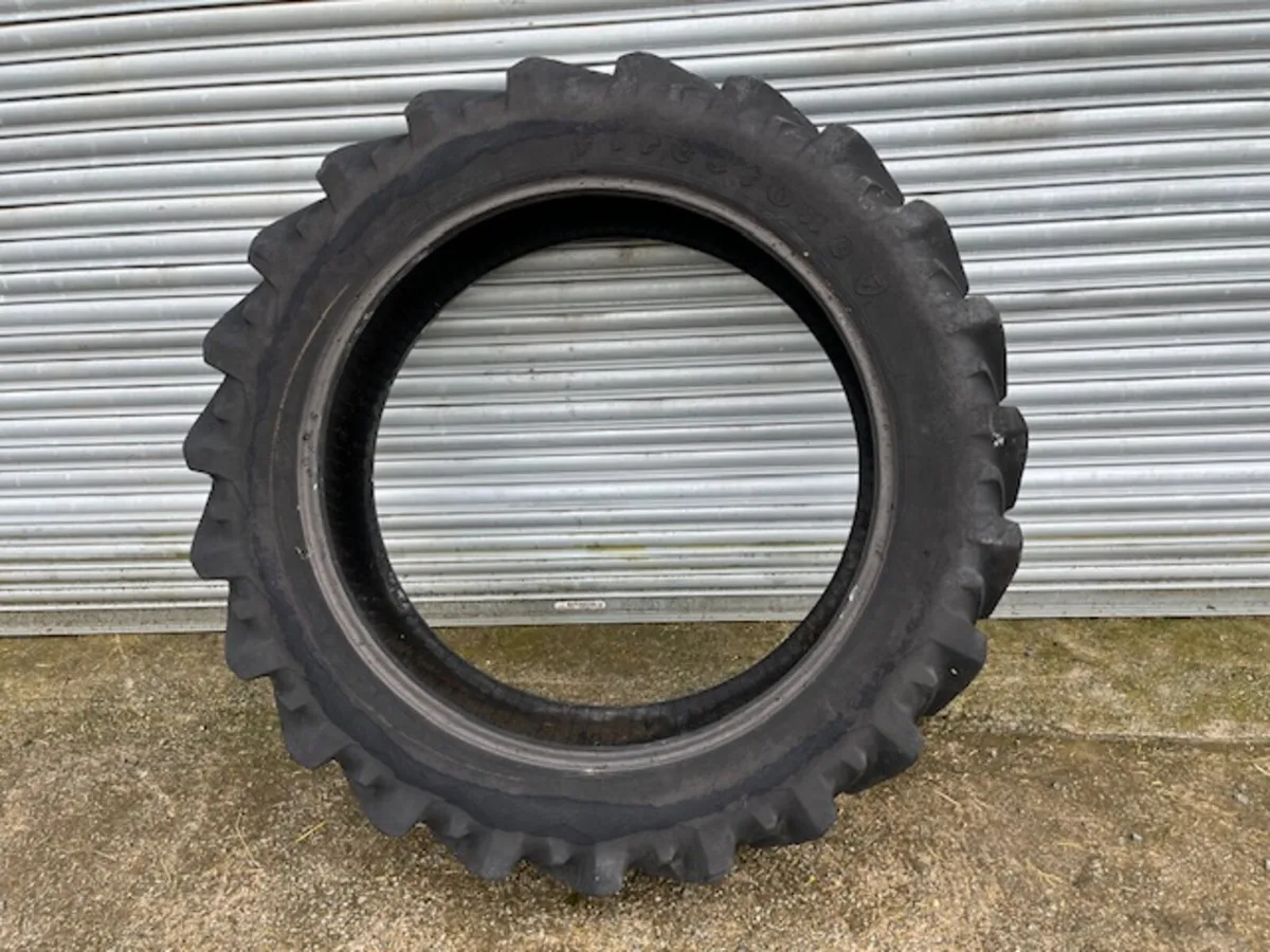 13.6 x 38 Firestone Tyre - Image 2