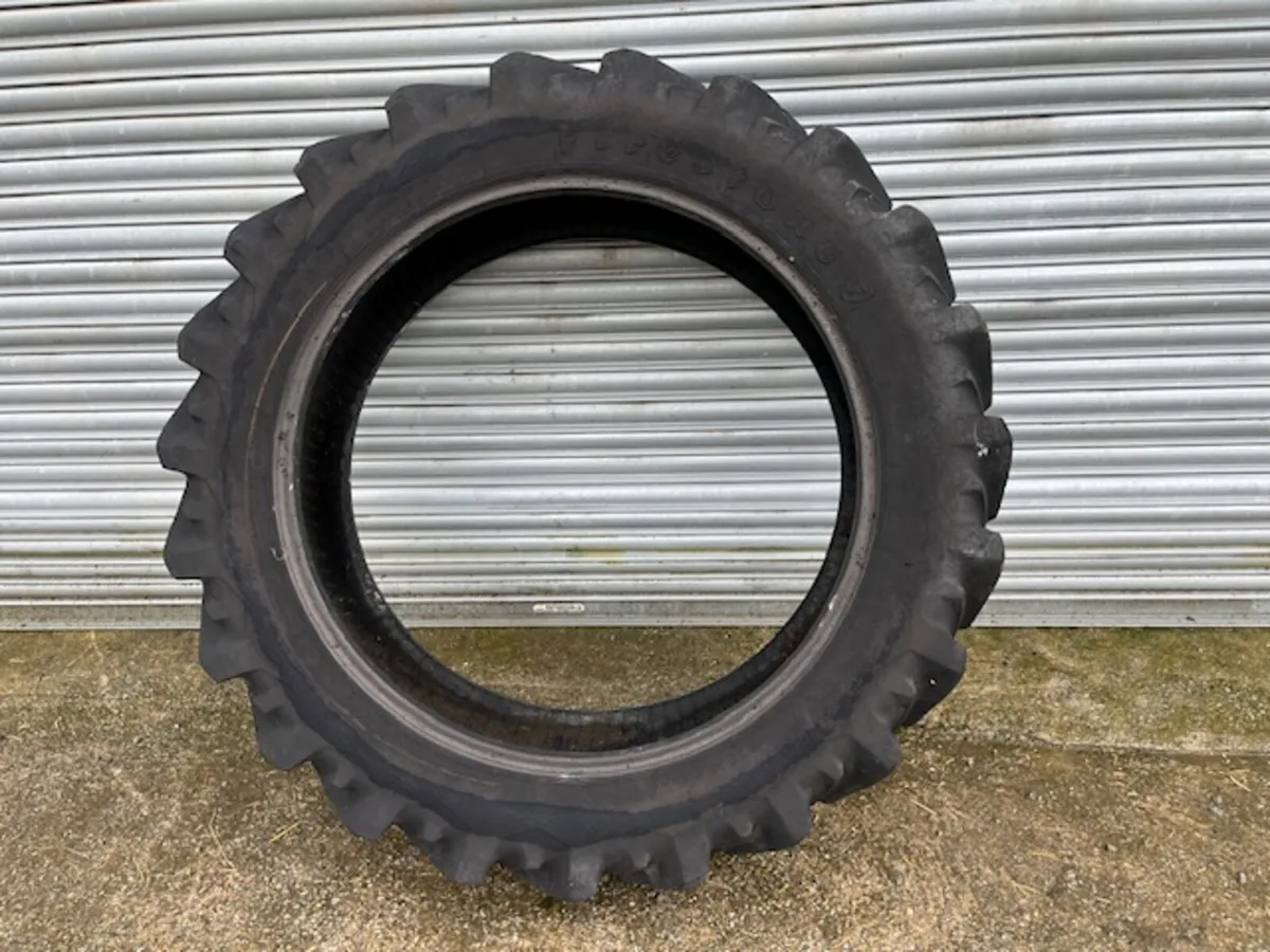 13.6 x 38 Firestone Tyre - Image 1