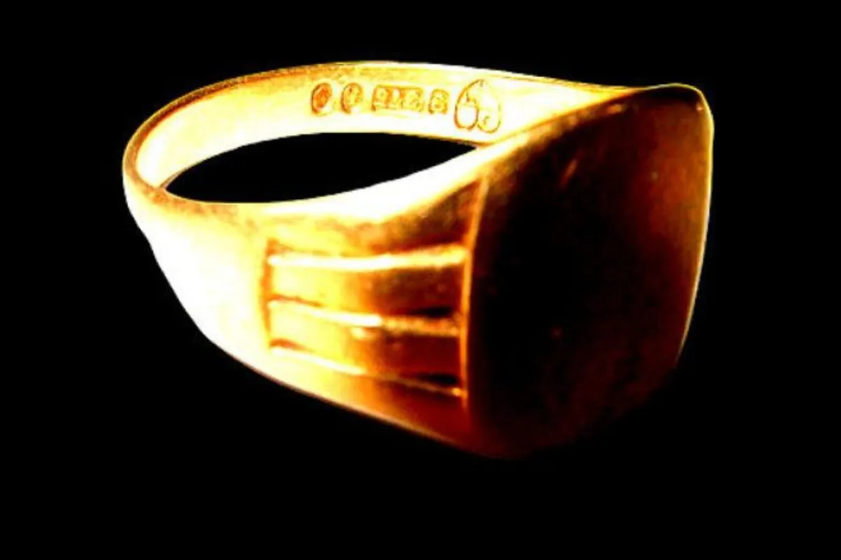 Vintage Traditional 9ct Gold Signet Ring - Image 3