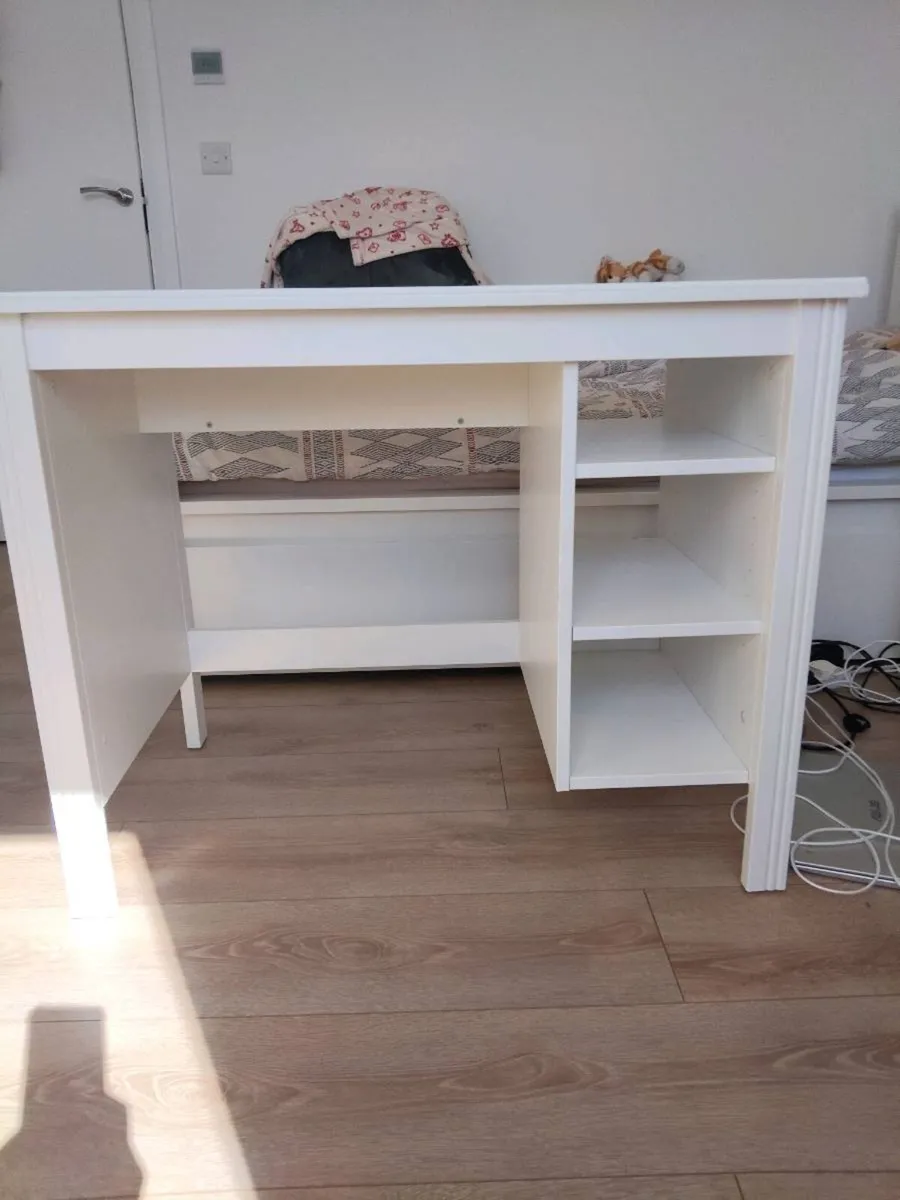 White desk/ cosmetic table - Image 1