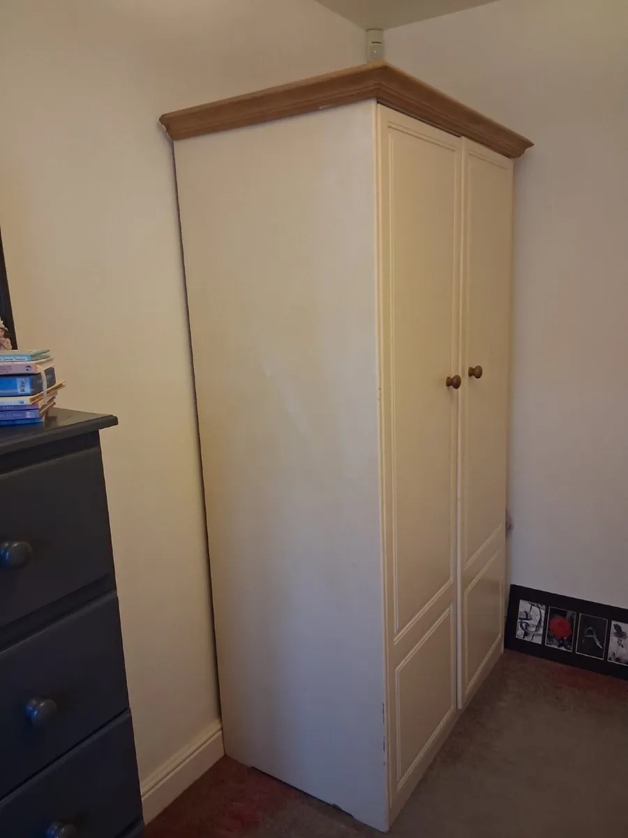 Bedroom furniture - Image 1