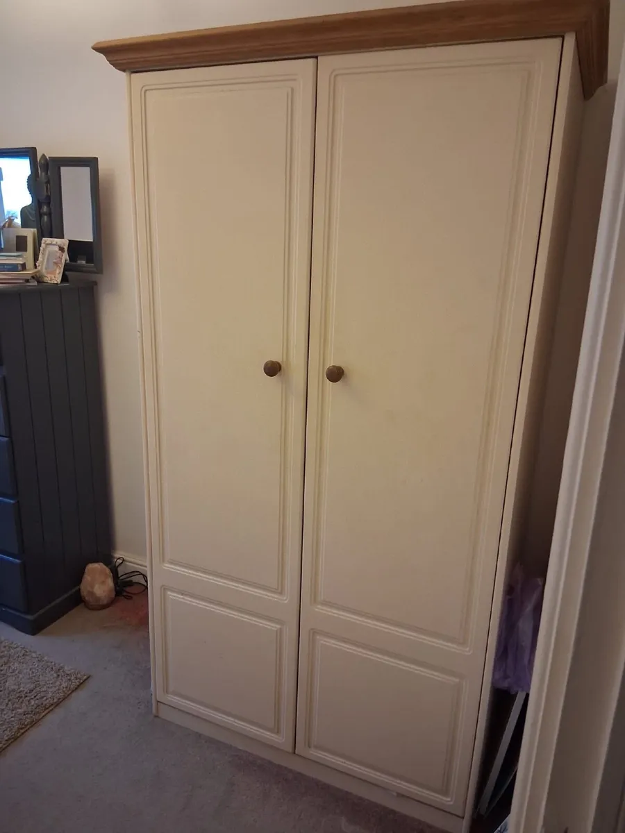 Bedroom furniture - Image 2