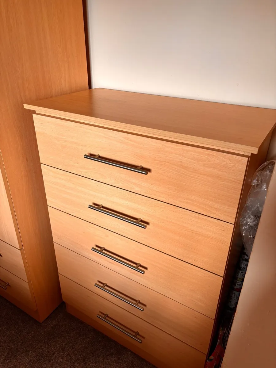 Wardrobe, chest of drawers and bed side locker - Image 4