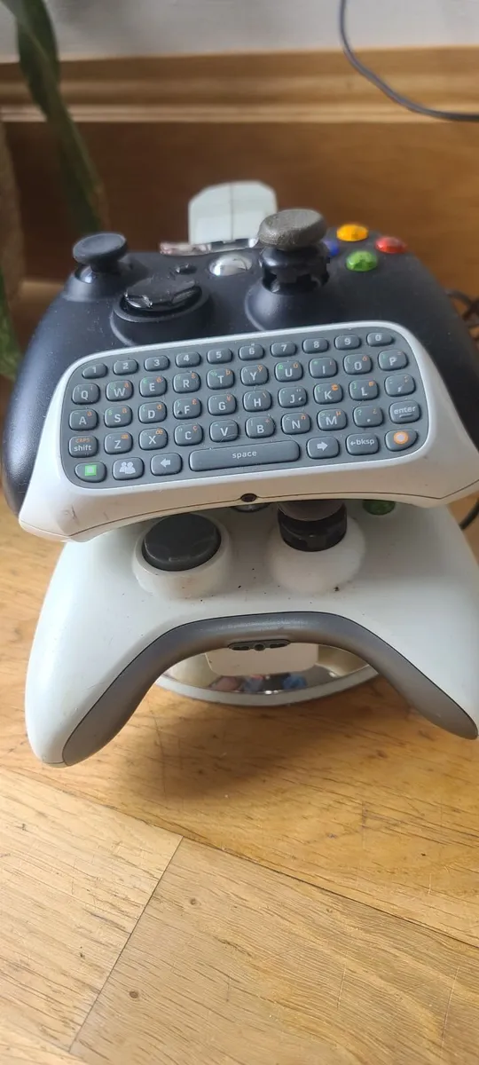 Xbox 360 plus games and controllers - Image 3