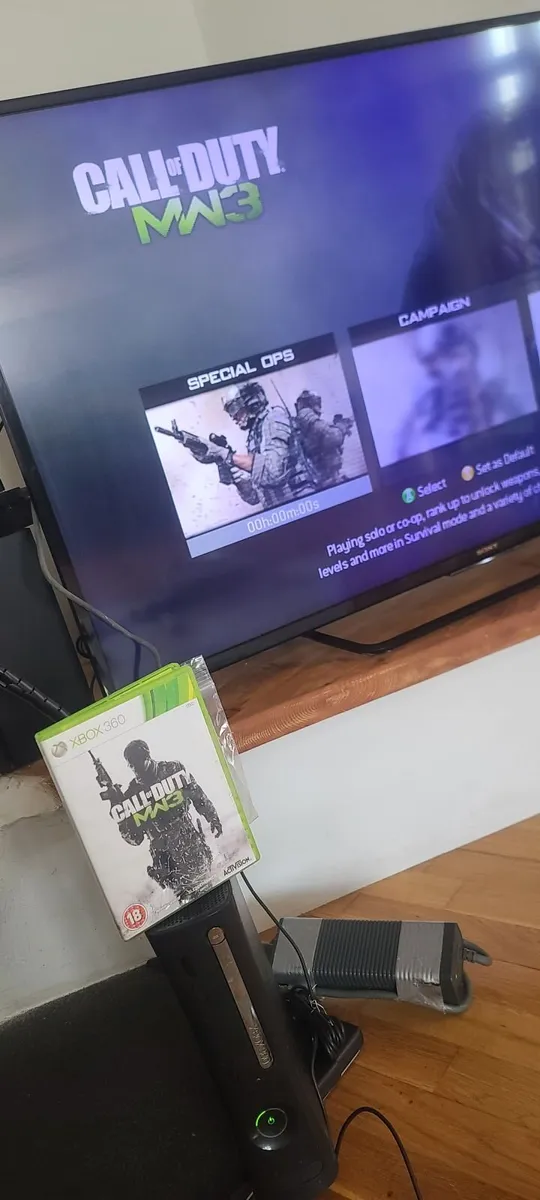 Xbox 360 plus games and controllers - Image 1