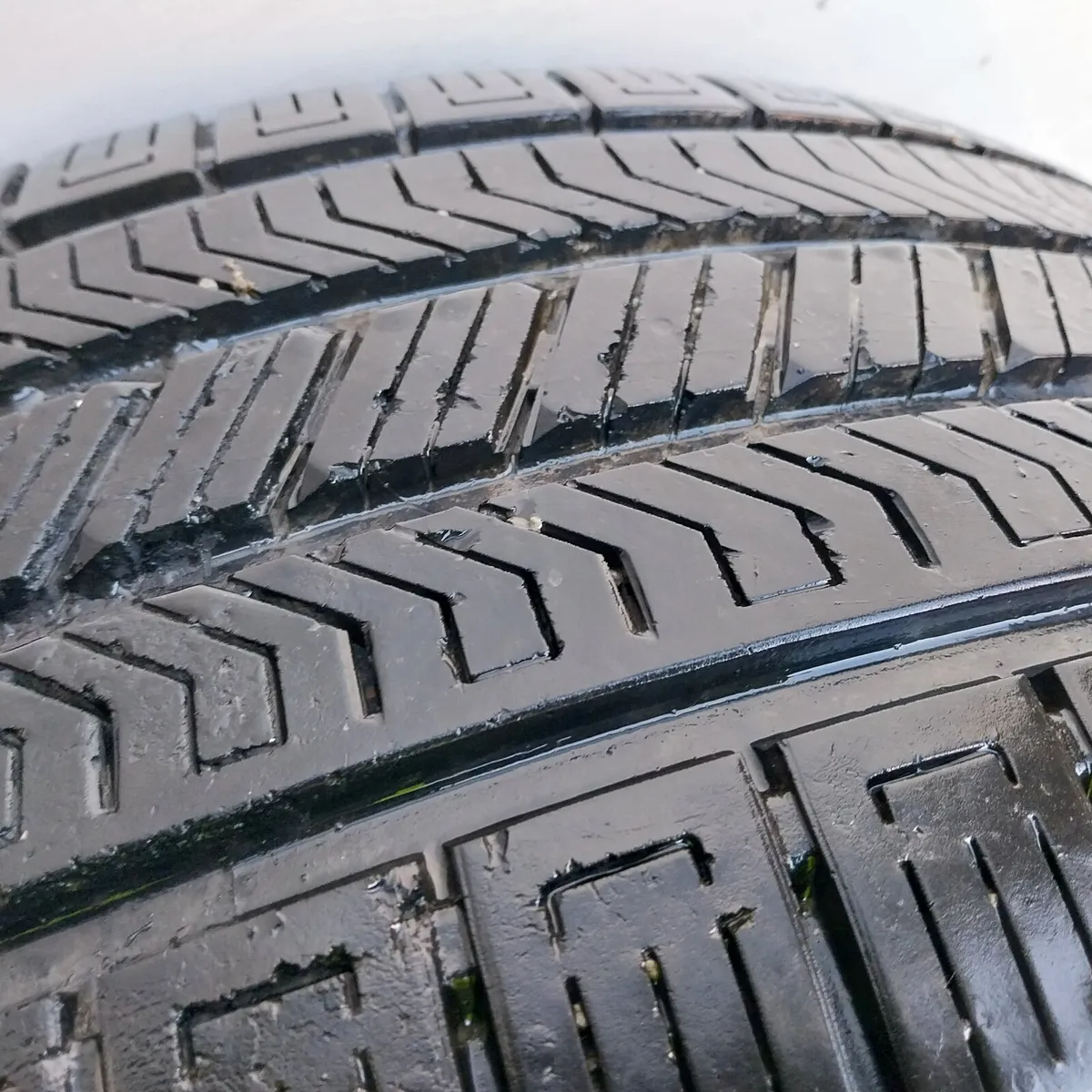 2023 Land Rover Alloy Wheel Single 275/45R22 - Image 4