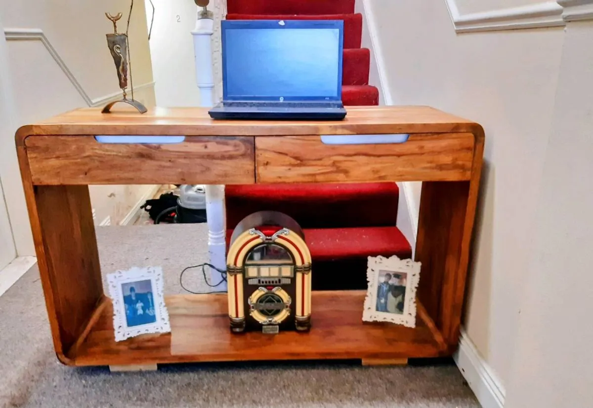 Console table - Image 1