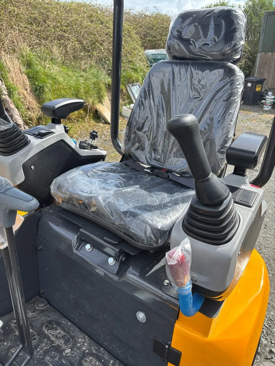 Mini Digger - Image 3