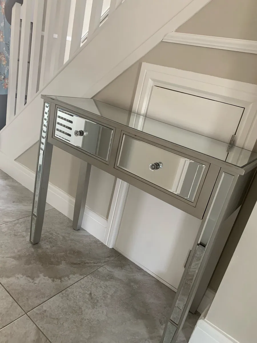 Console table - Image 1