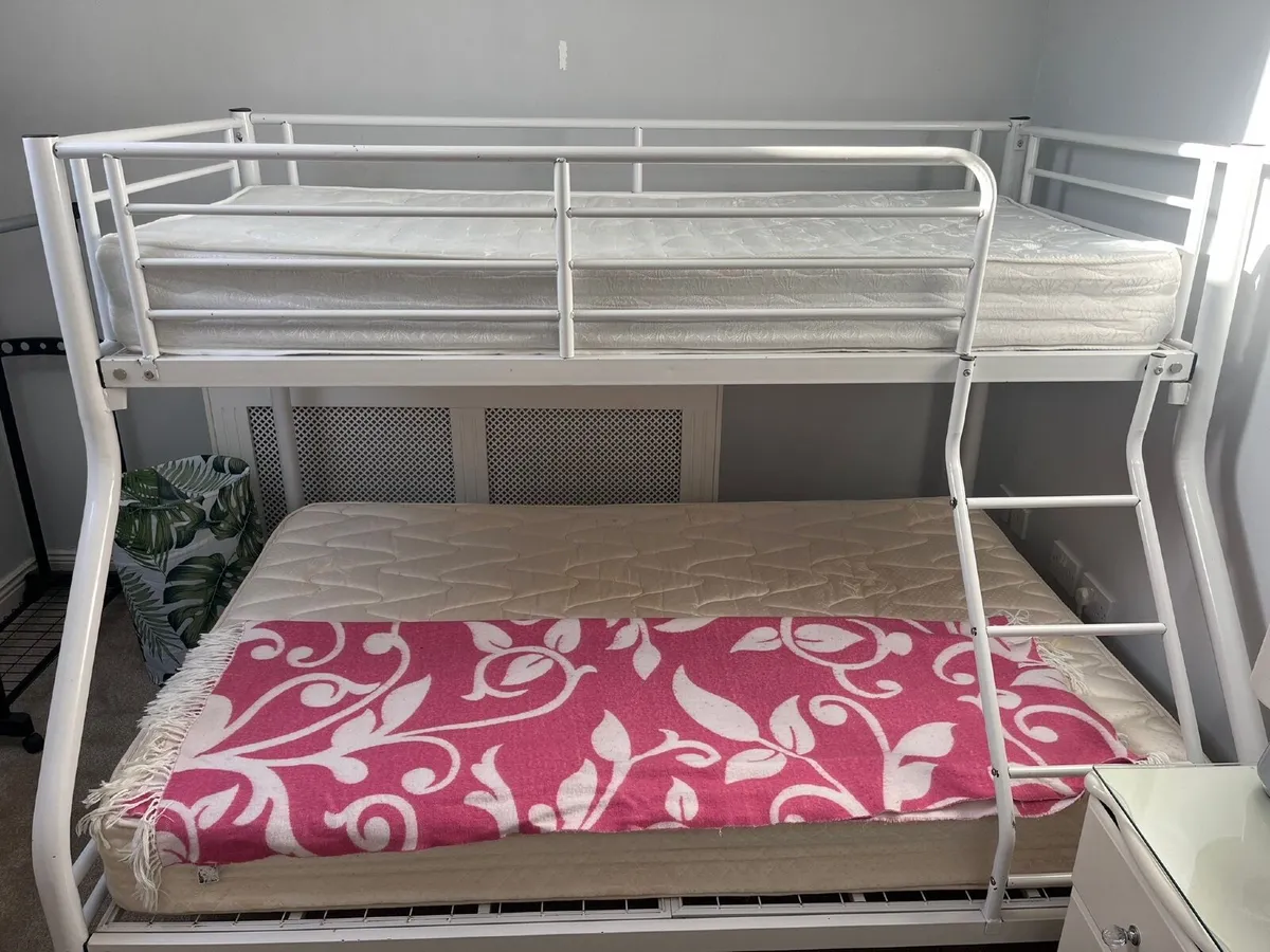 Bedroom furniture - Image 4