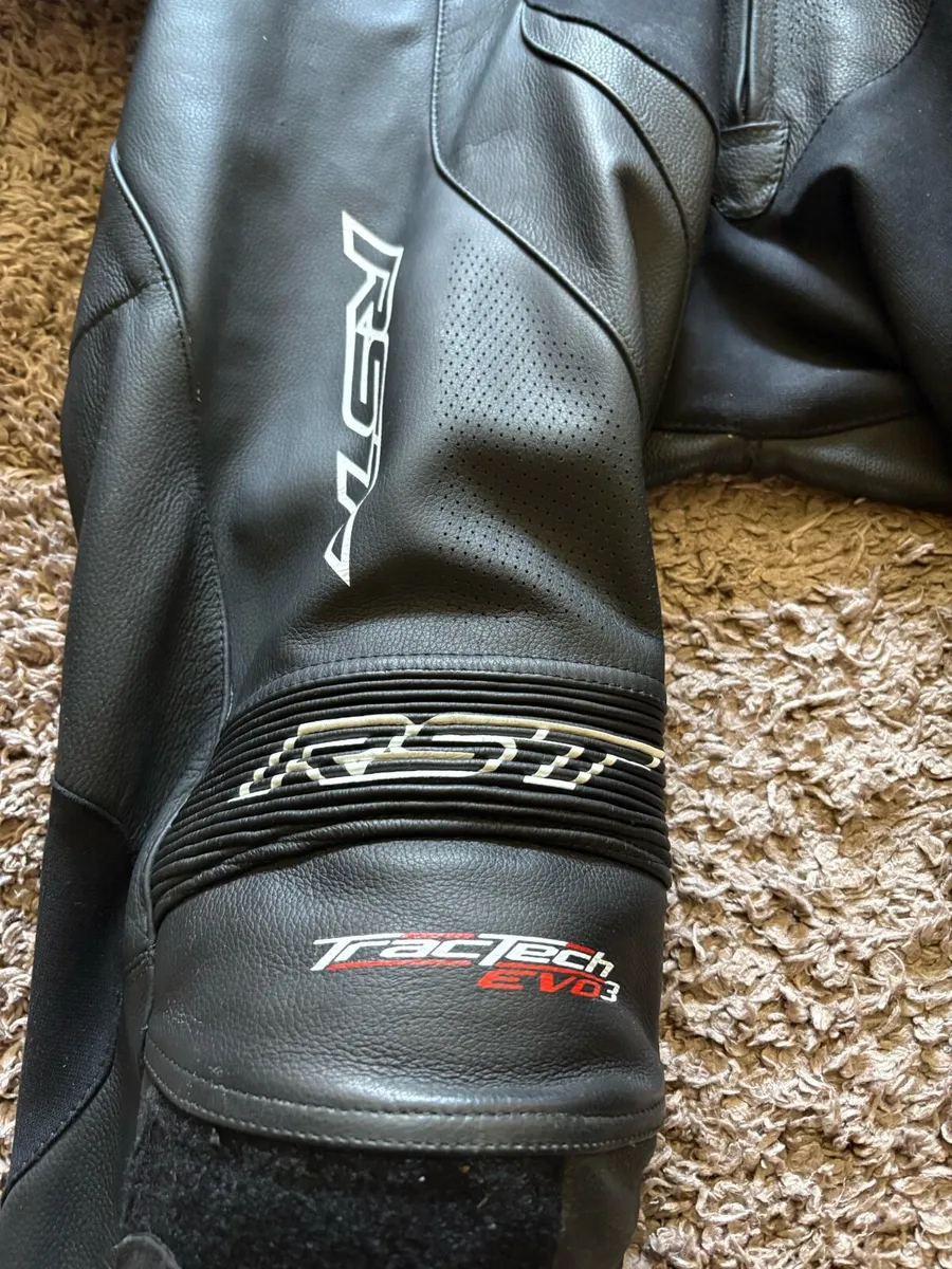 RST TracTech Evo 3 Leather Suit - Image 3