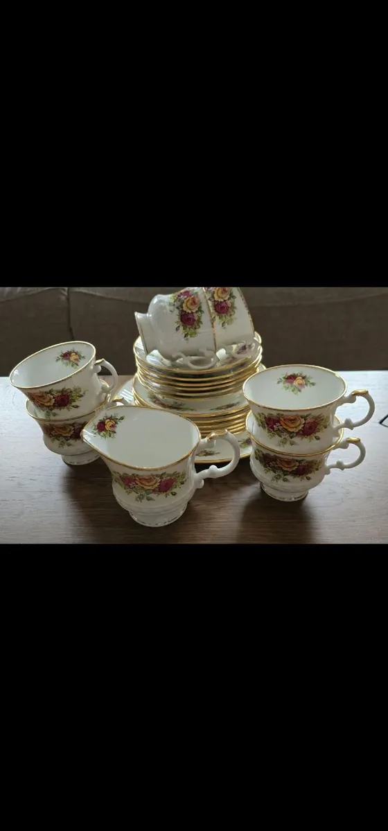 Elizabethan English Tea Set - Image 2