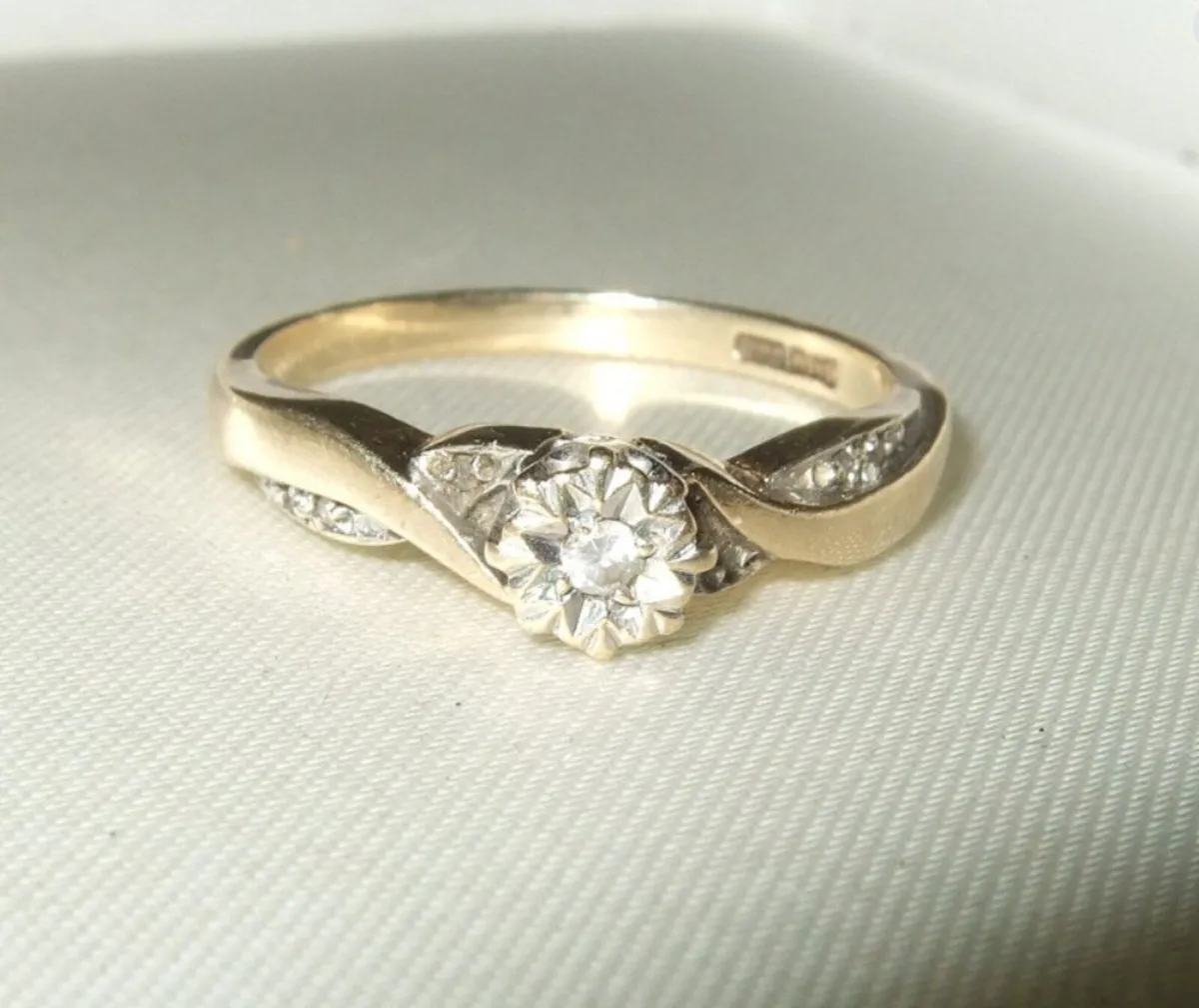 Vintage Hallmarked 9ct Gold Diamond Ring - Image 1