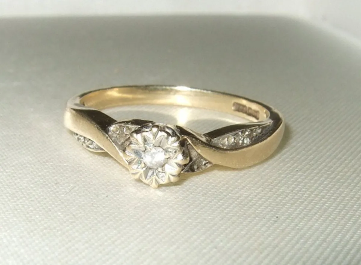 Vintage Hallmarked 9ct Gold Diamond Ring - Image 3