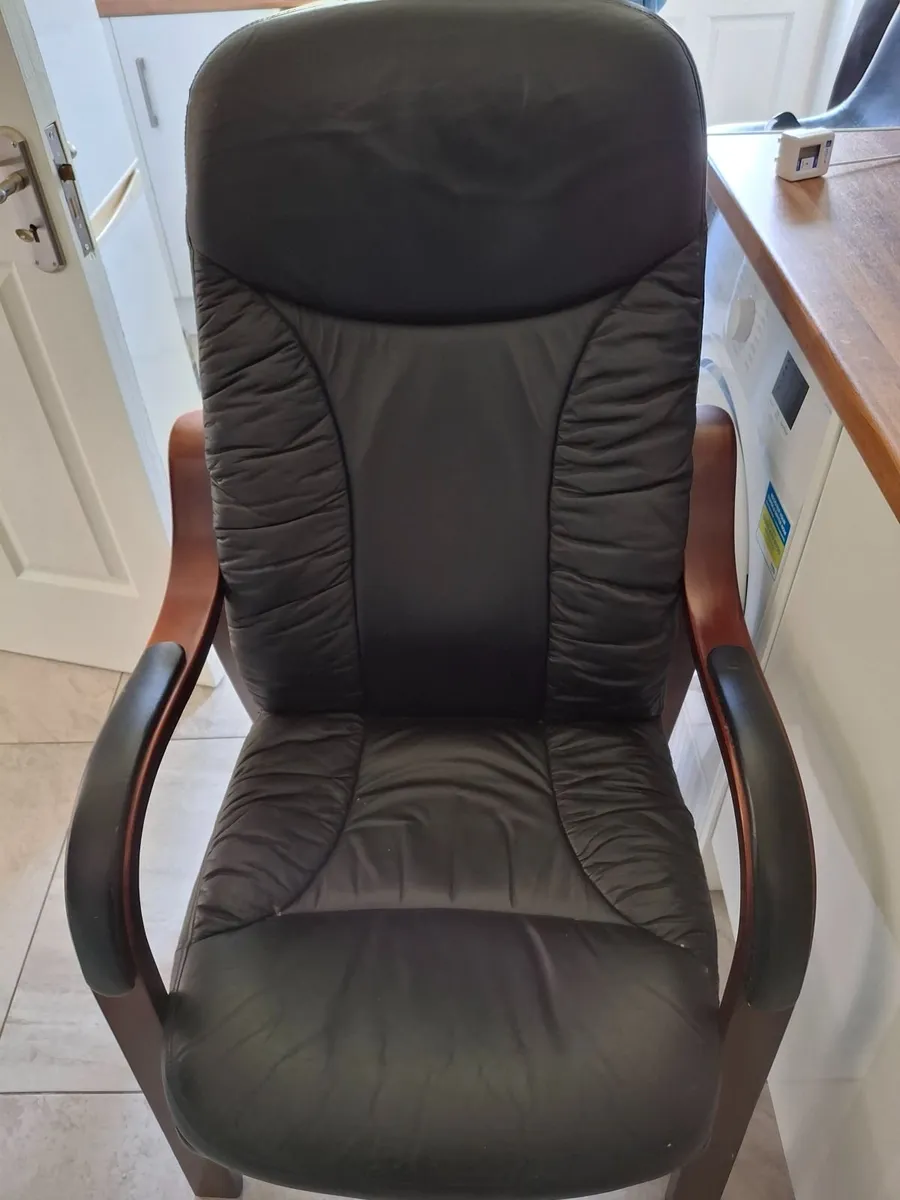 Orthopaedic chair - Image 1