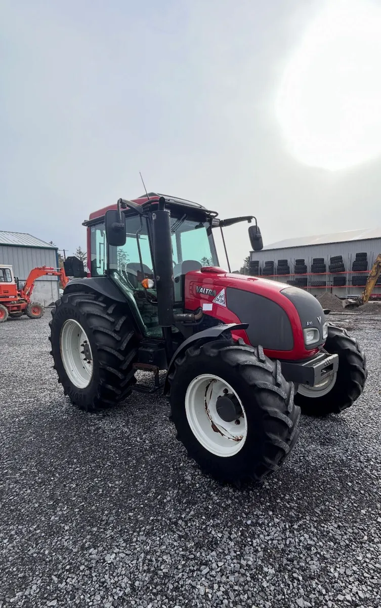 2015 Valtra A93 - Image 2