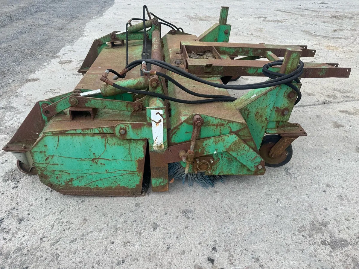 Sweeper collecter €950 can deliver anywhere - Image 2