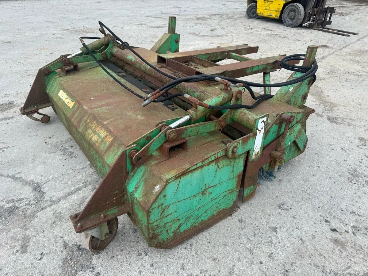 Sweeper collecter €950 can deliver anywhere - Image 3