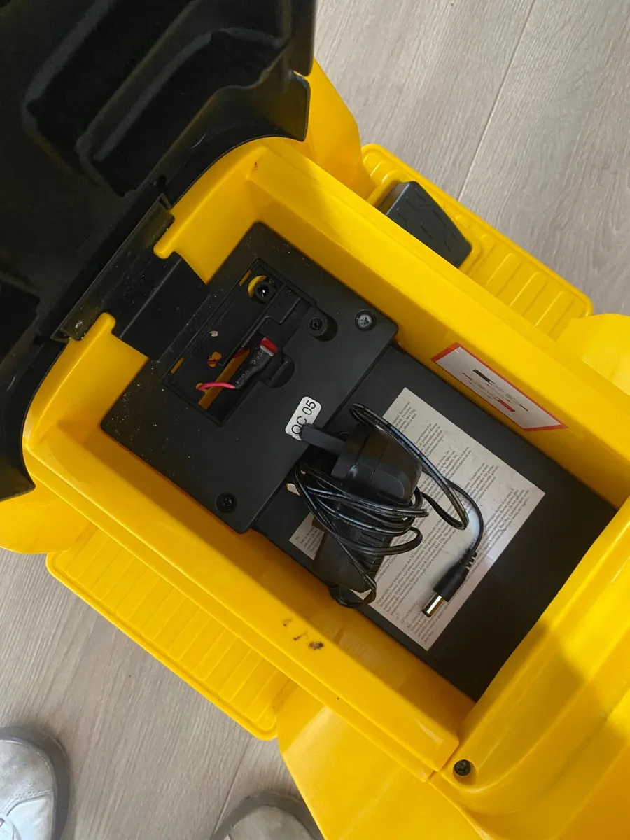 Electric Ride On CAT Truck - Image 4