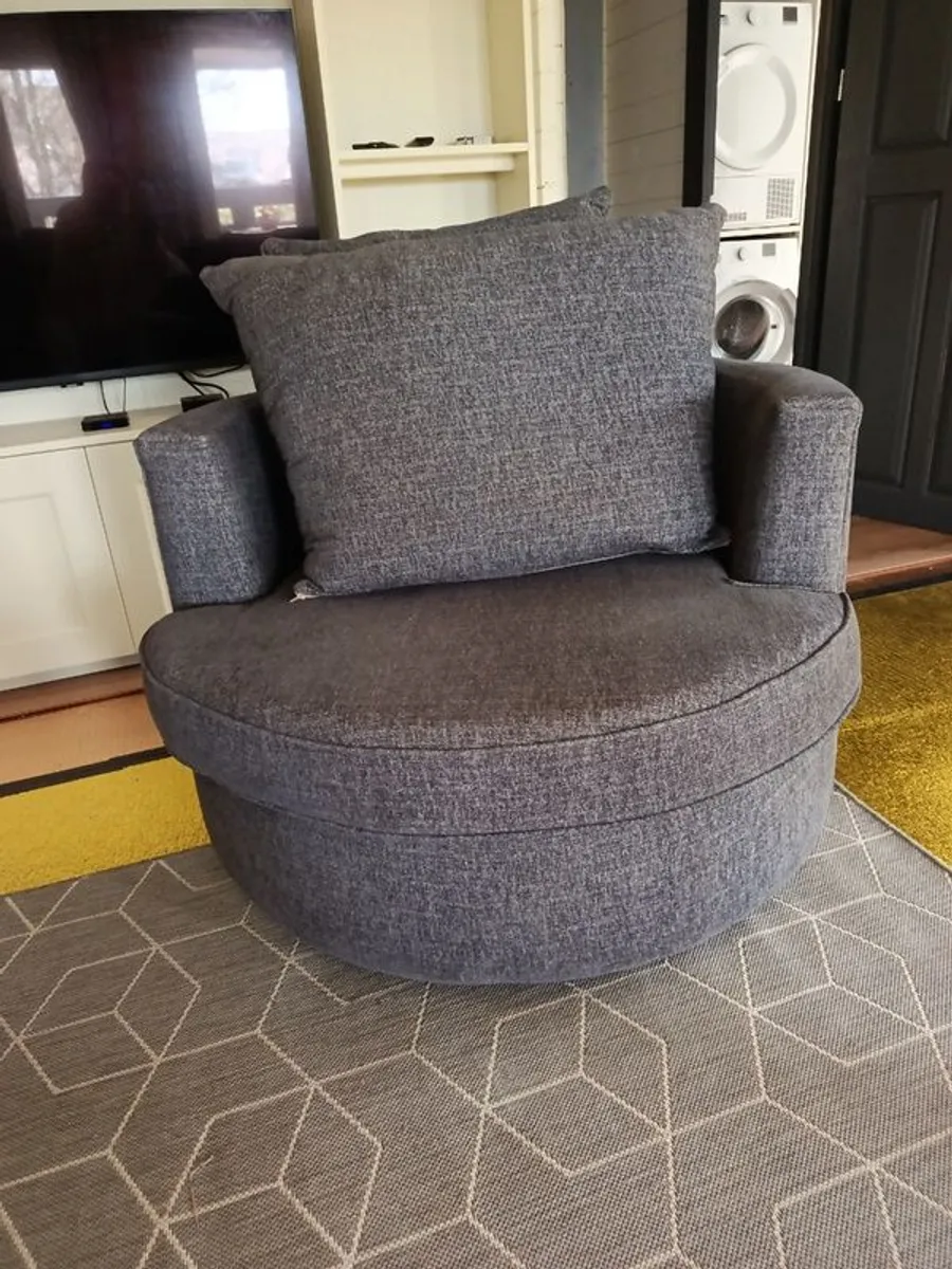 Cuddle chair - Image 1