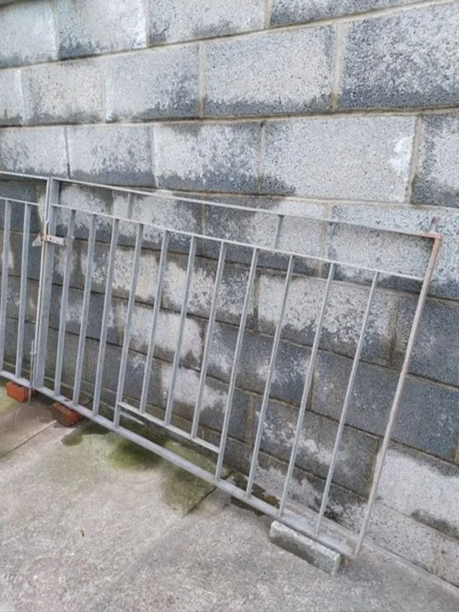 Pair of 10ft x 3.5ft Galvinised Gates - Image 2