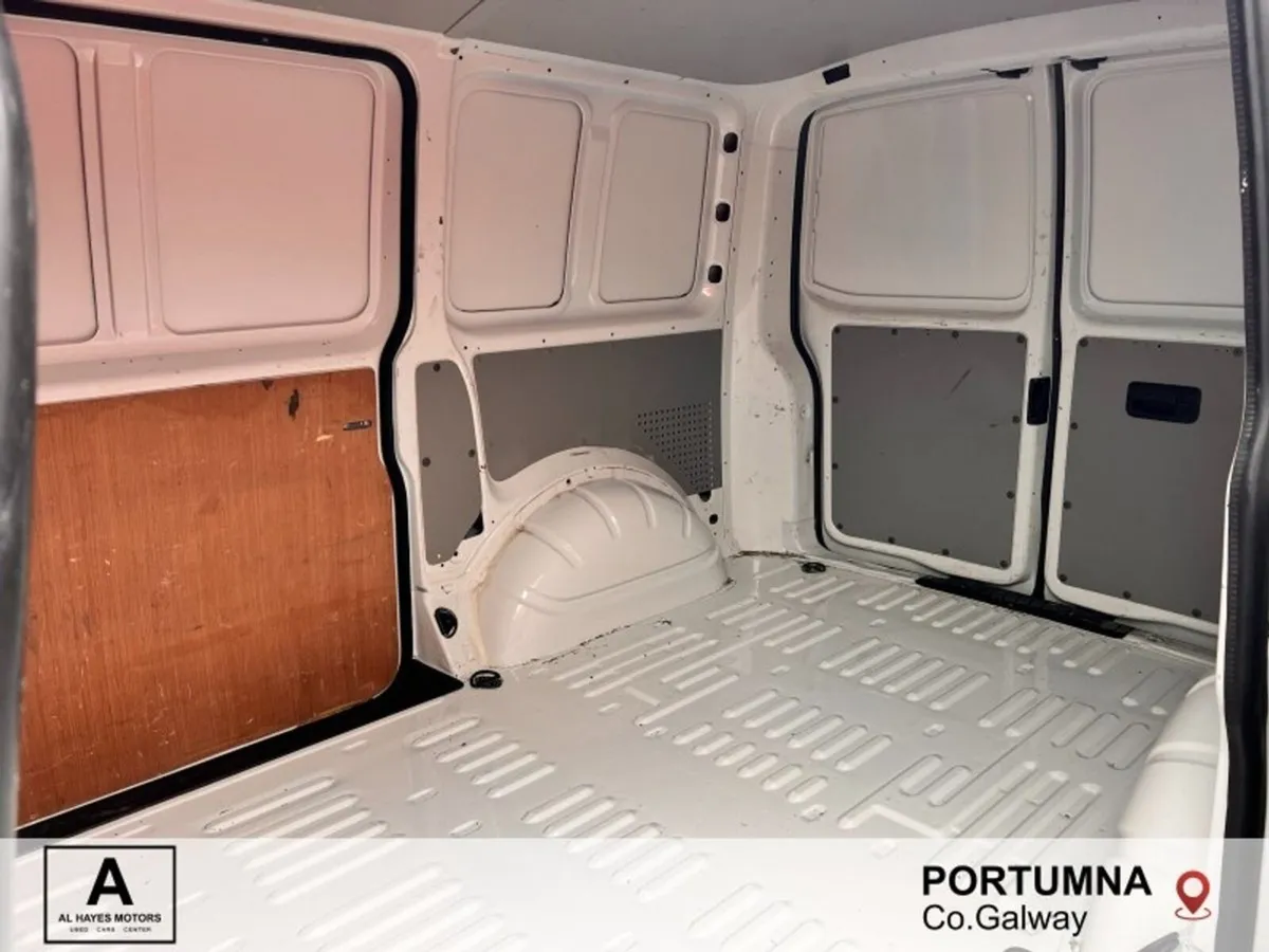 Volkswagen Transporter AUTOMATIC SWB HIGHLINE 2.0T - Image 4