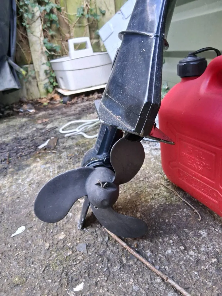 2.3 mtr Dinghy plus 3.3 hp Mariner outboard engine - Image 2