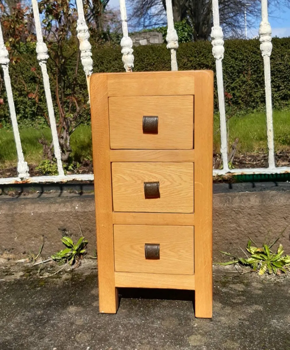 Oak locker - Image 1