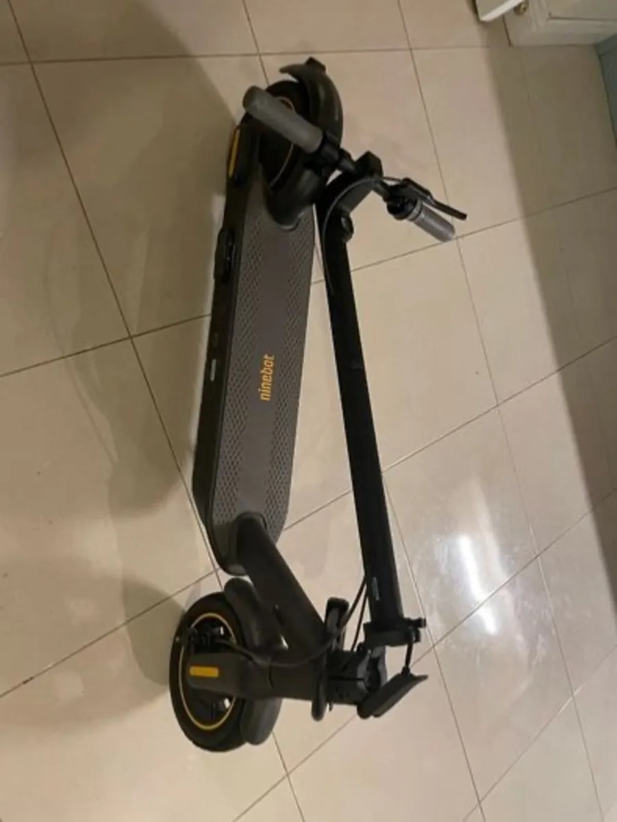 Segway ninebot kickstart max G30 e scooter - Image 1