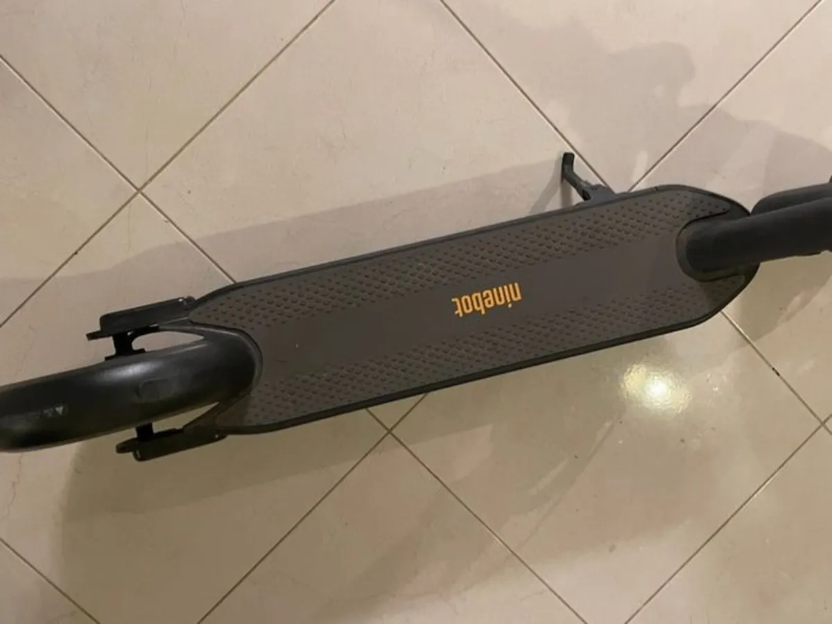 Segway ninebot kickstart max G30 e scooter - Image 2