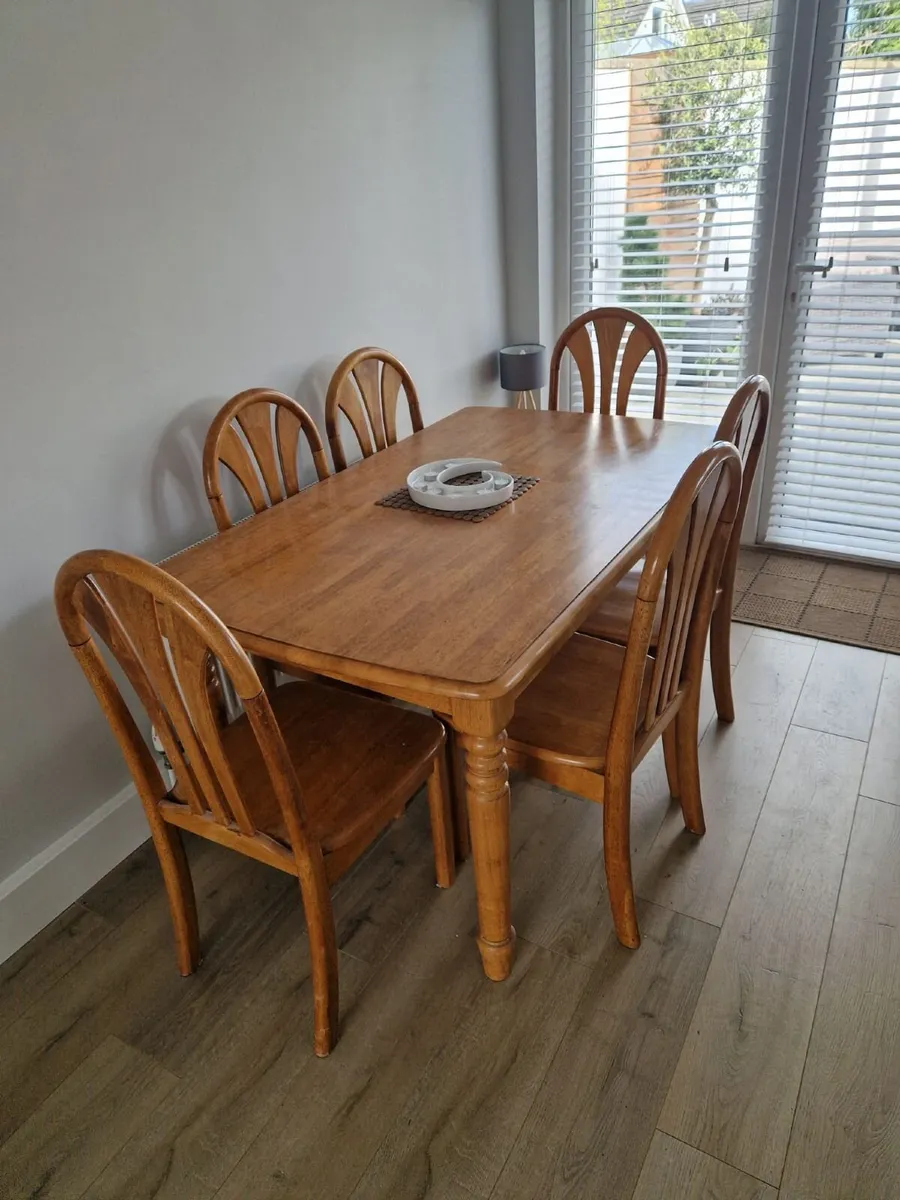 Solid woods table and 6 chairs - Image 1
