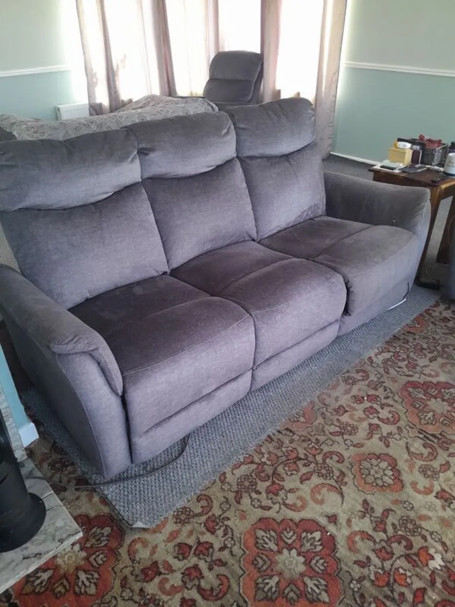 lounge suite ( need gone asap) - Image 1