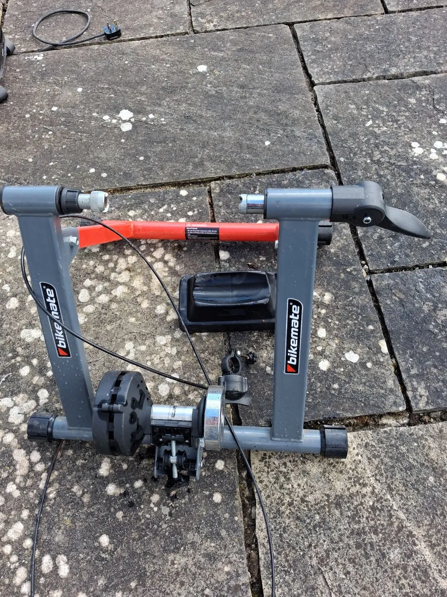 Indoor bike trainer - Image 1