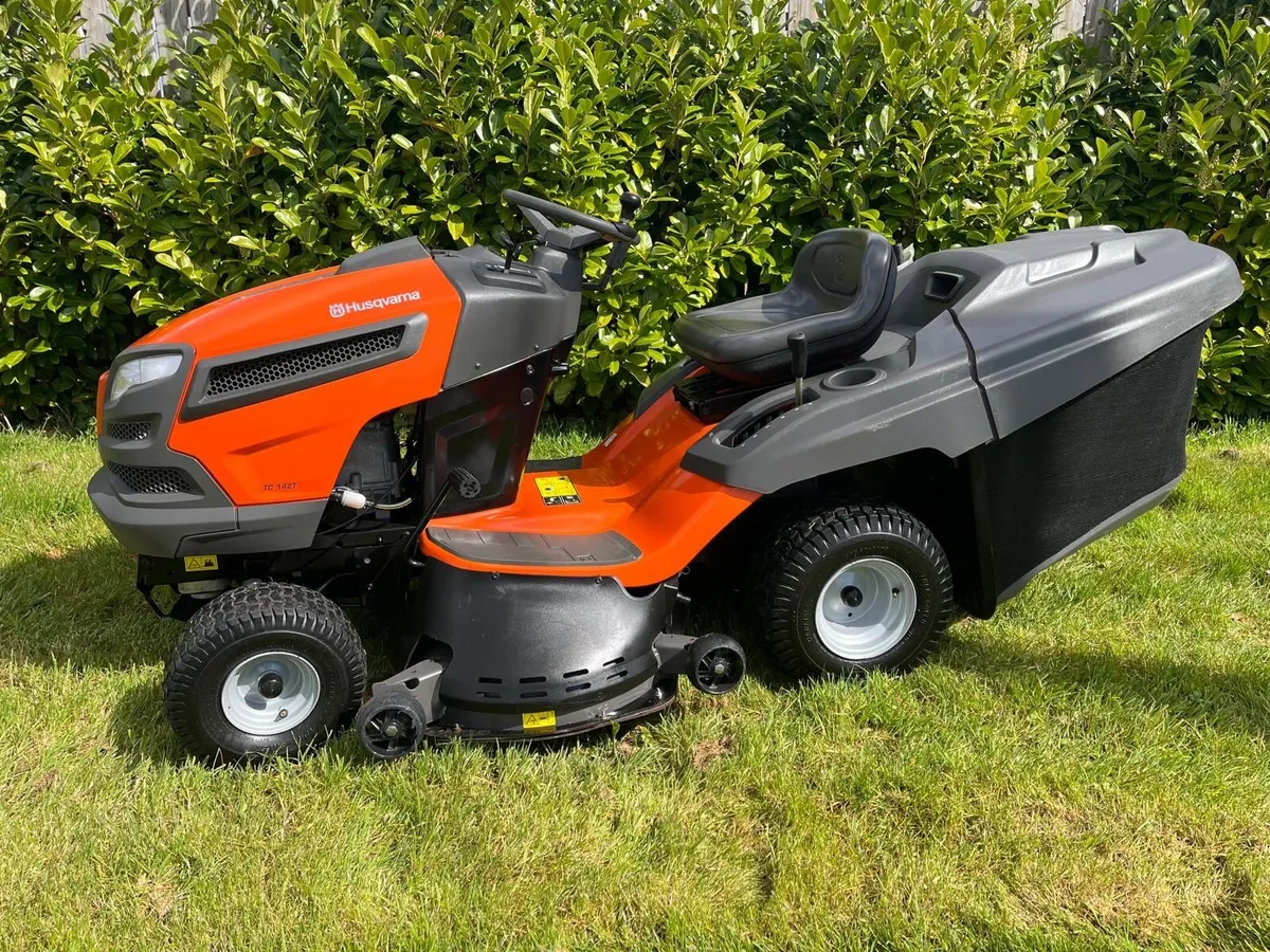 2021..Husqvarna 22hp 44inch cut ride on lawnmower - Image 2