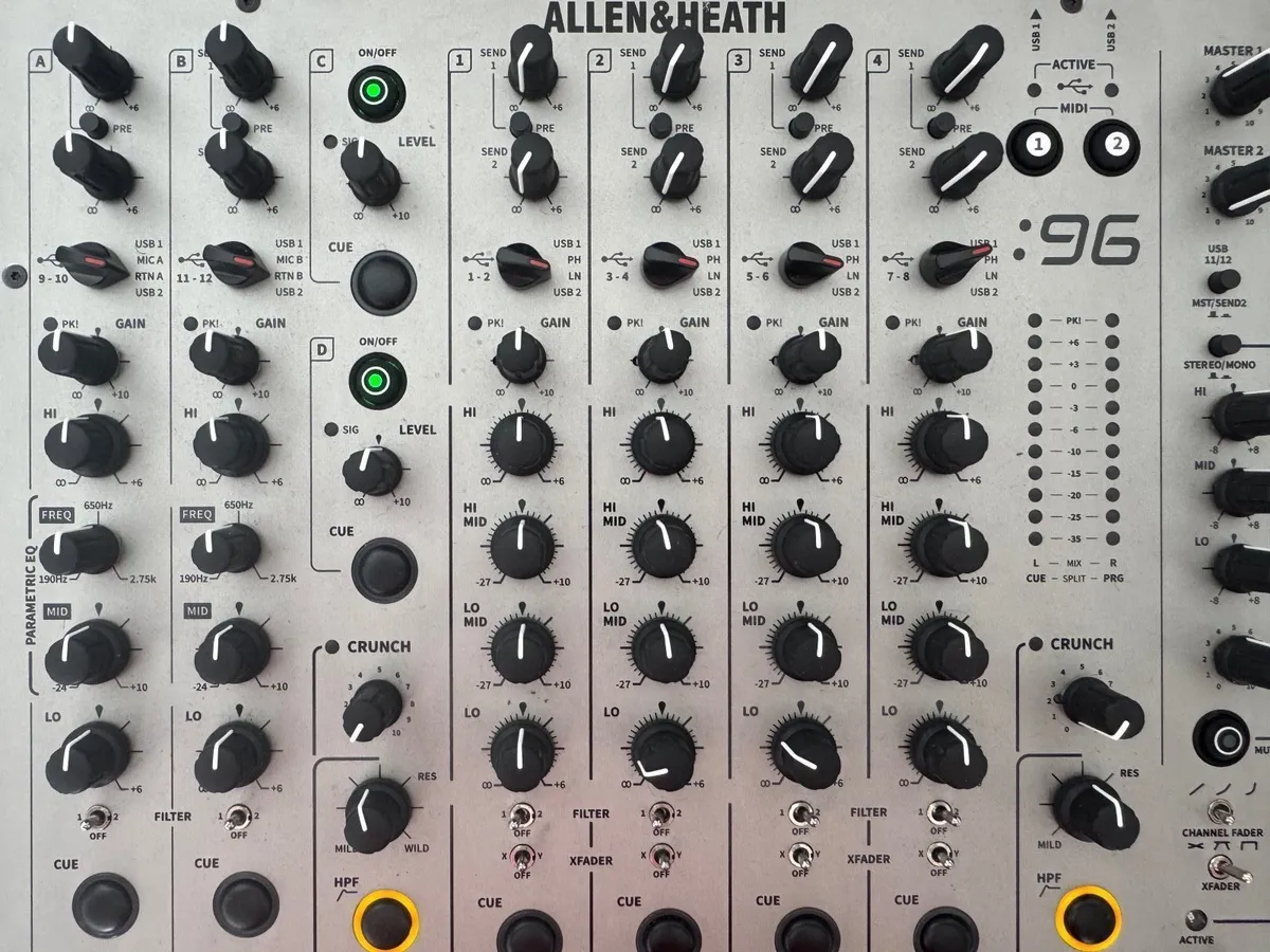 Allen & Heath Xone 96 mixer and case (Rarely used) - Image 2