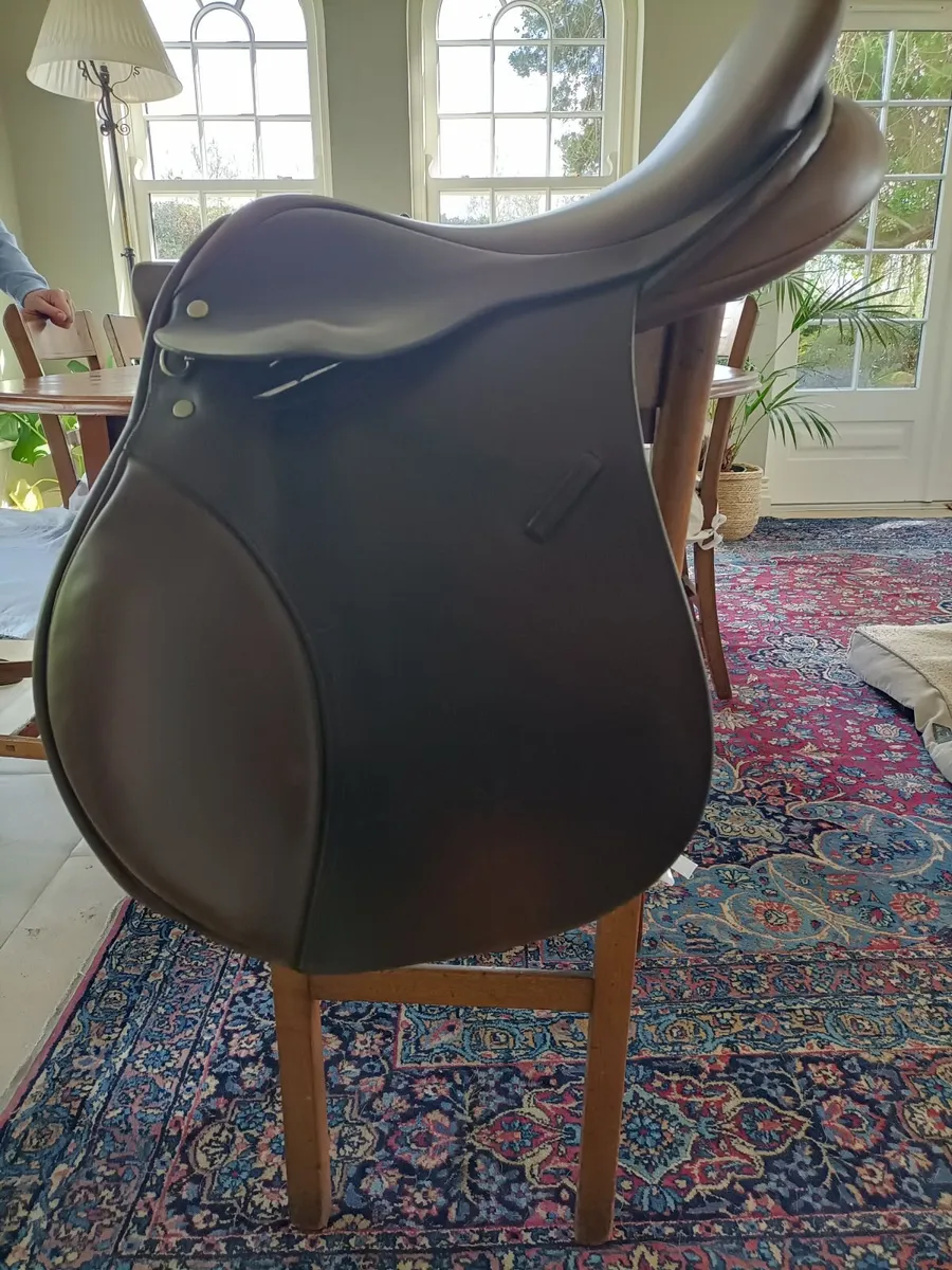 Riding saddle brown leather - Image 1
