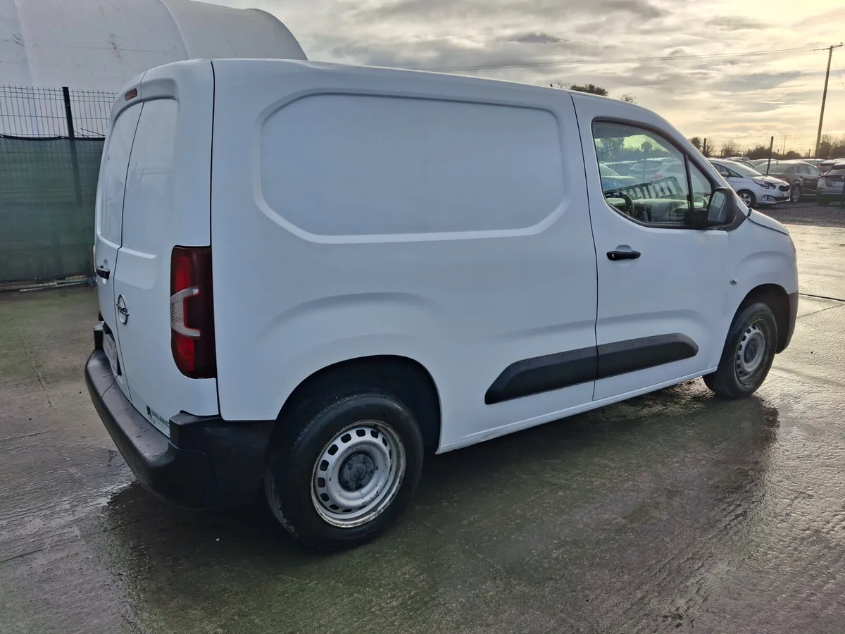 202 Opel Combo 1.5 Diesel - Image 3