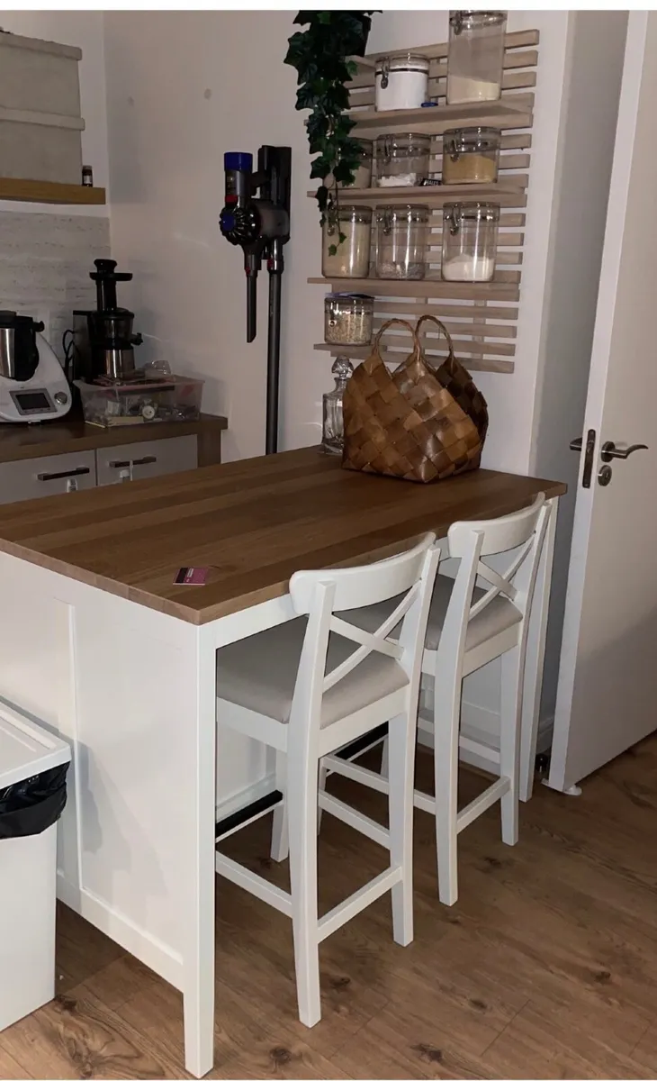 Kitchen island - Image 1
