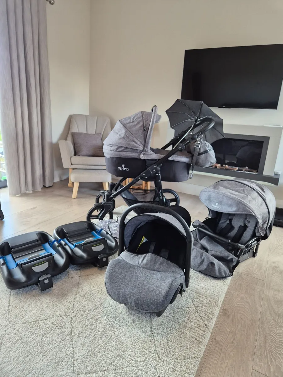 Venicci pram travel system - Image 1