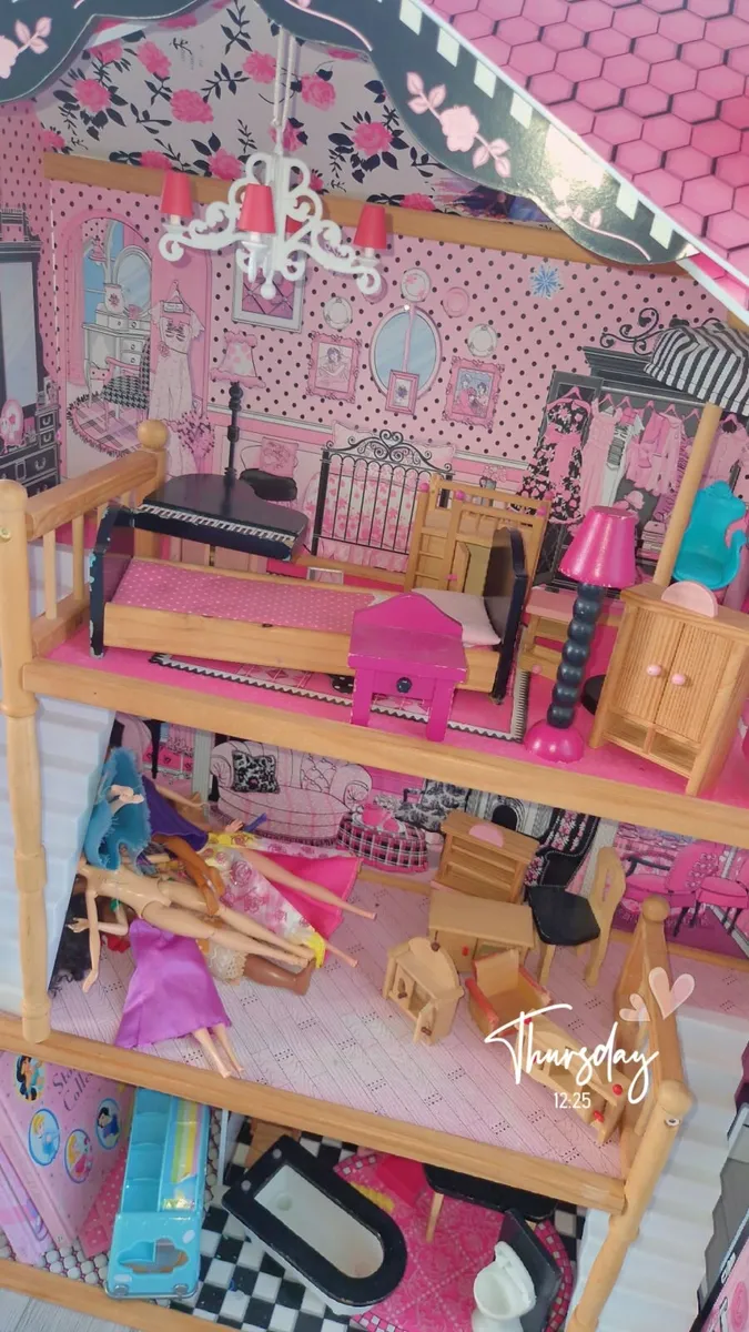 Doll house - Image 1