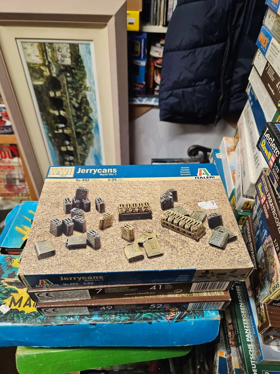 Airfix Italeri Jerrycans