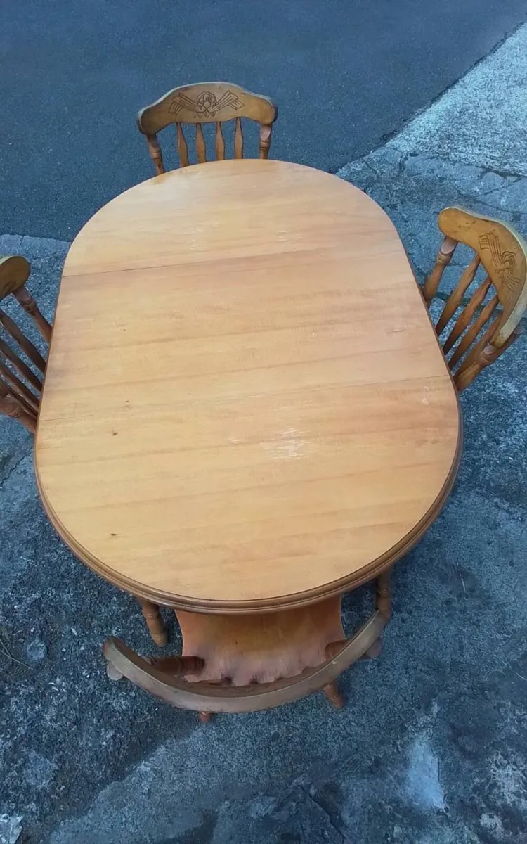 Table and 4 chairs - Image 1