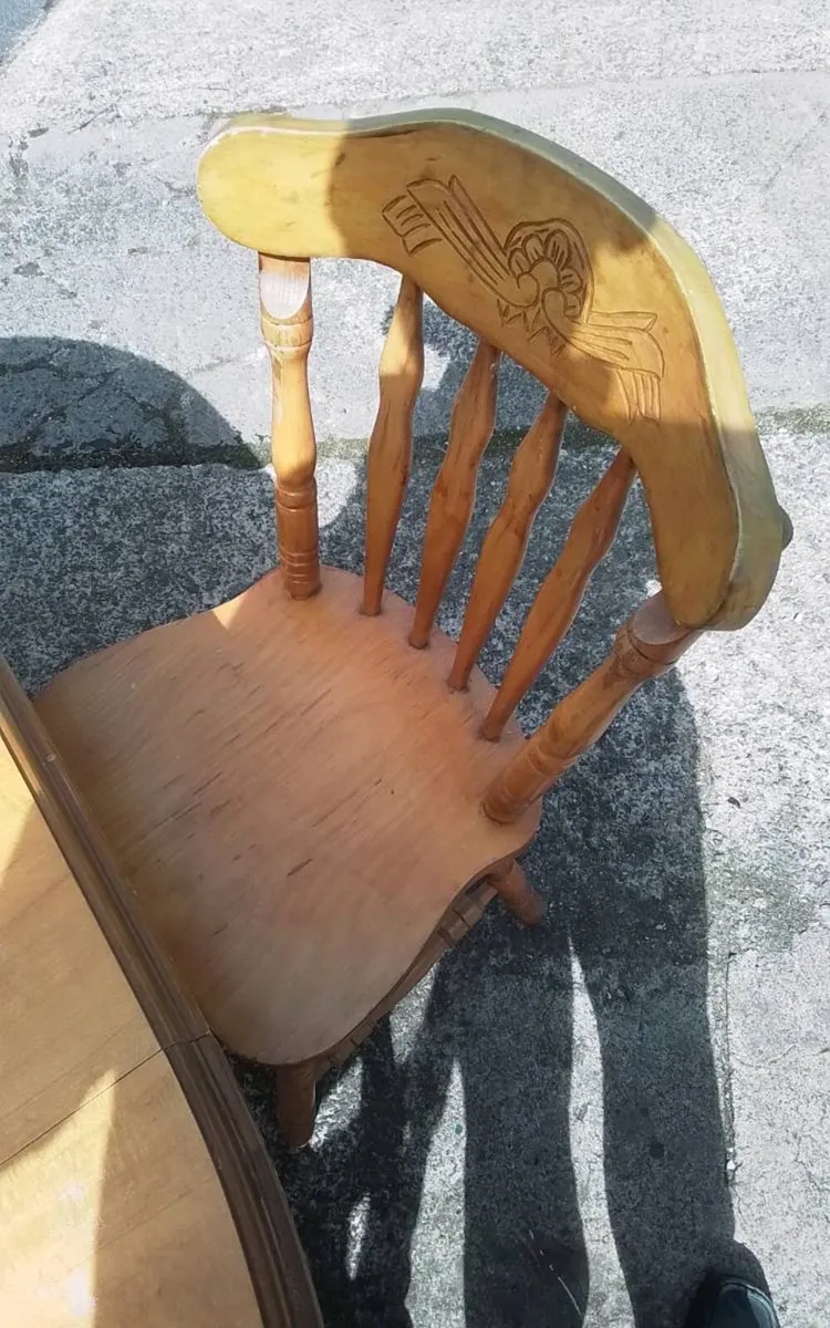 Table and 4 chairs - Image 2