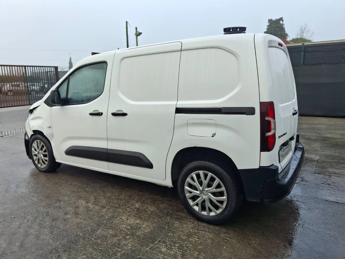 211 Citroen Berlingo Light Damage - Image 4
