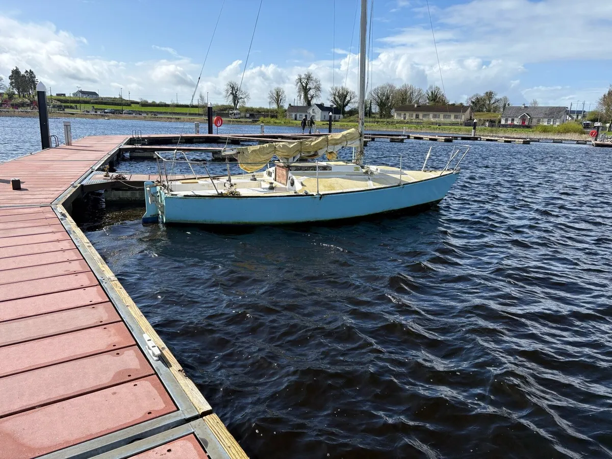 j 24 sailboat - Image 2