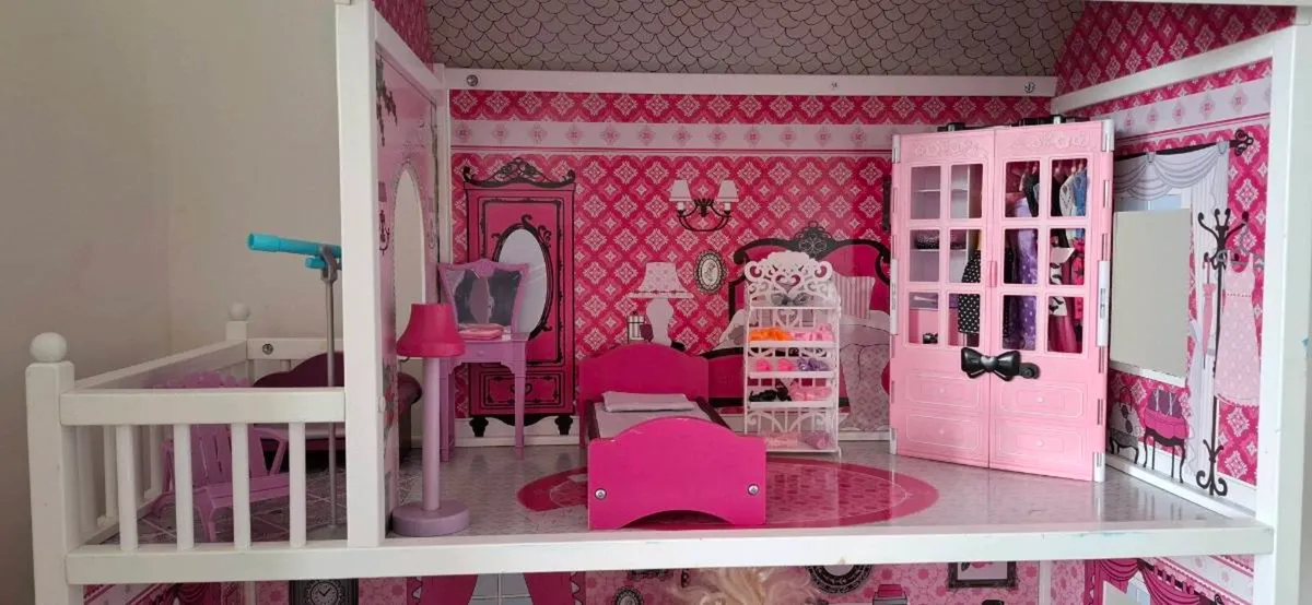 Large Dolls House - Image 2