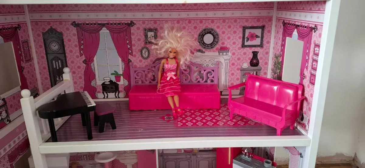 Large Dolls House - Image 3