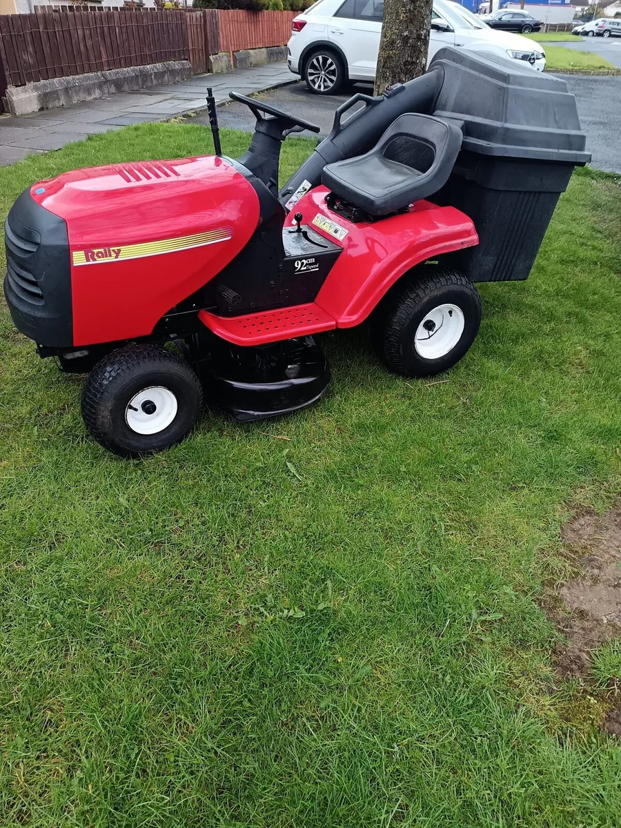 Rally petrol ride on lawnmower - Image 2