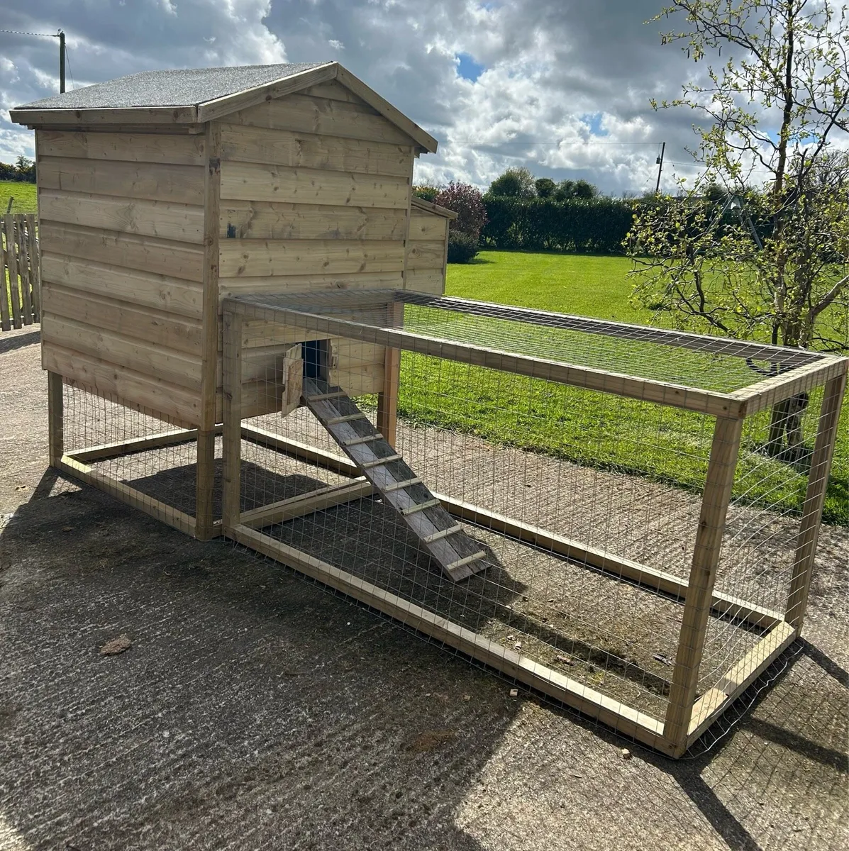 CHICKEN COOP - Image 1